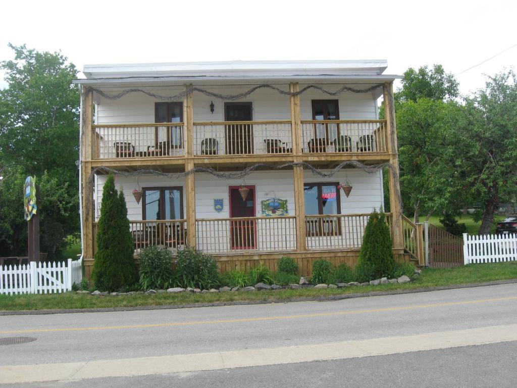 Gite Au Vieux Pommier Tadoussac Zewnętrze zdjęcie