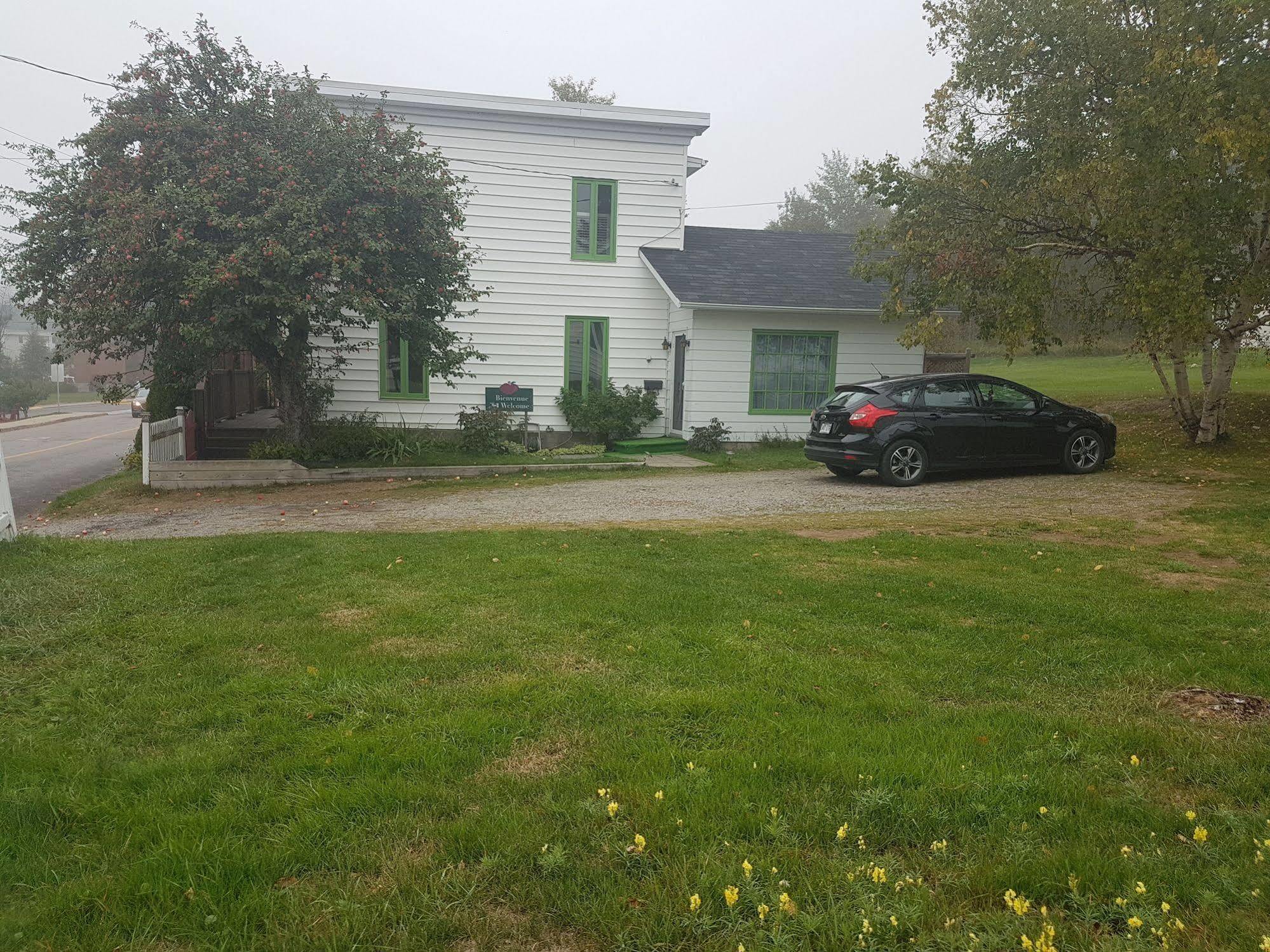 Gite Au Vieux Pommier Tadoussac Zewnętrze zdjęcie